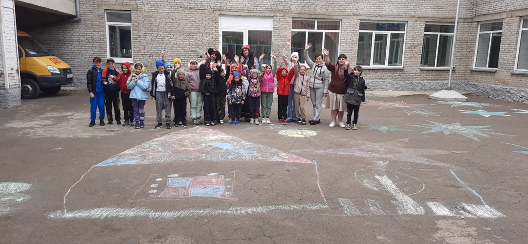 День открытия летнего пришкольного лагеря .